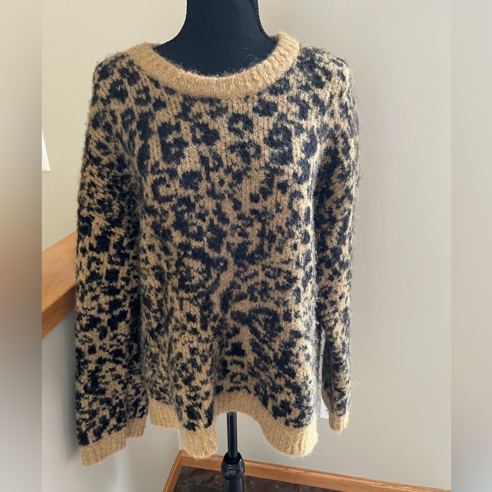 Women’s Madewell wool alpaca blend pull over oversized leopard sweater. Medium